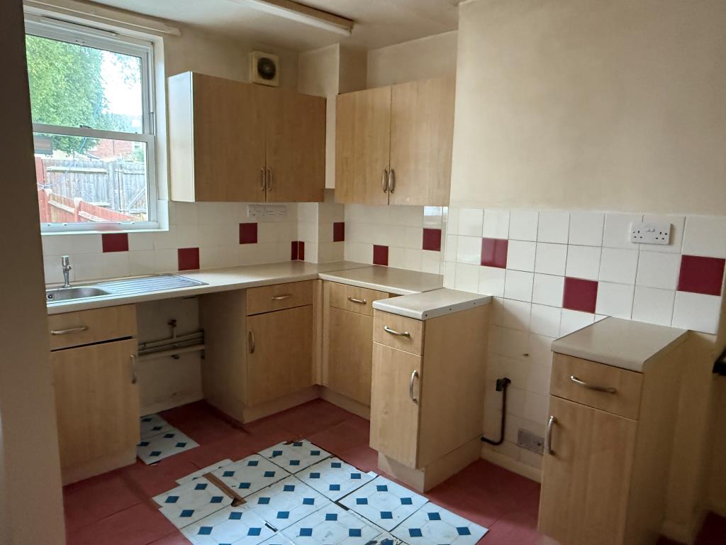 Lot: 74 - HOUSE IN NEED OF IMPROVEMENT - Kitchen of House in need of Improvement